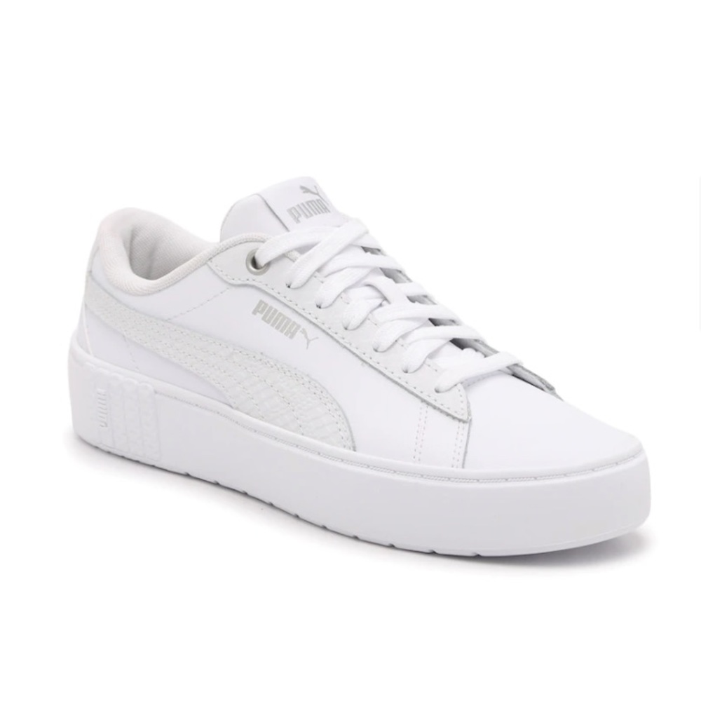 PUMA Women's Smash Platform V2 Sneaker NWOT